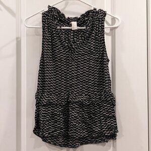 H & M Sleeveless Viscose Tie-Front top (Black and White Pattern, Size 4)